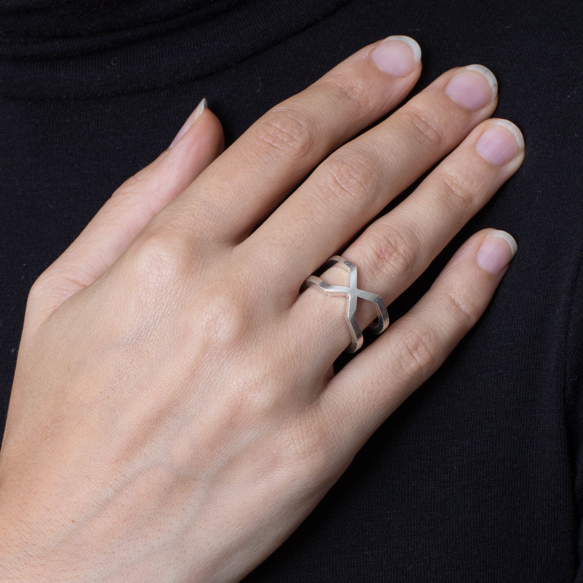 B 226 - Round X Ring - Silver